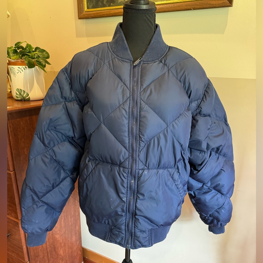Eddie Bauer Men’s Goose Down Jacket Medium.